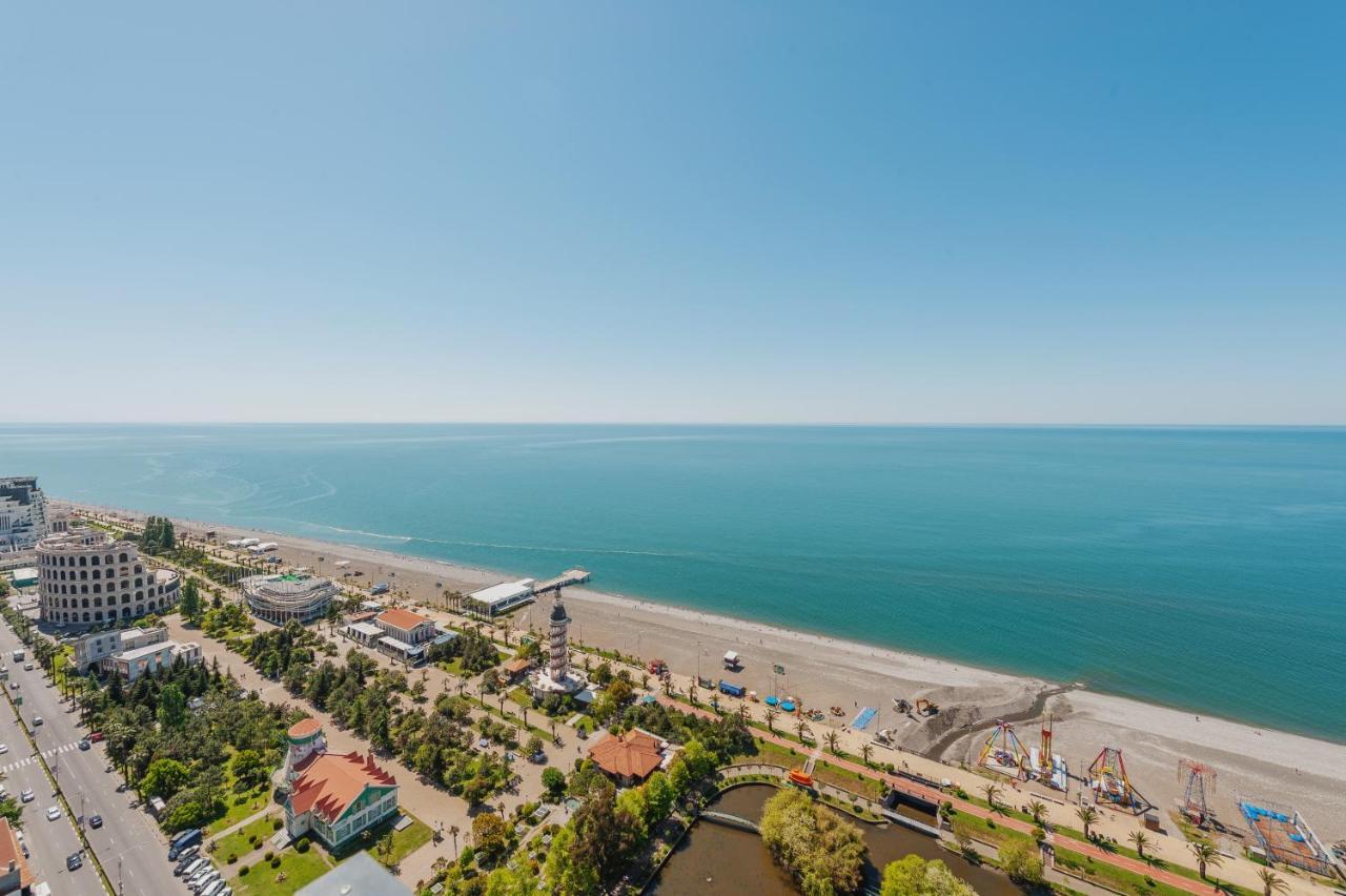 Orbi City Center Sea View Aparthotel Batoemi Buitenkant foto