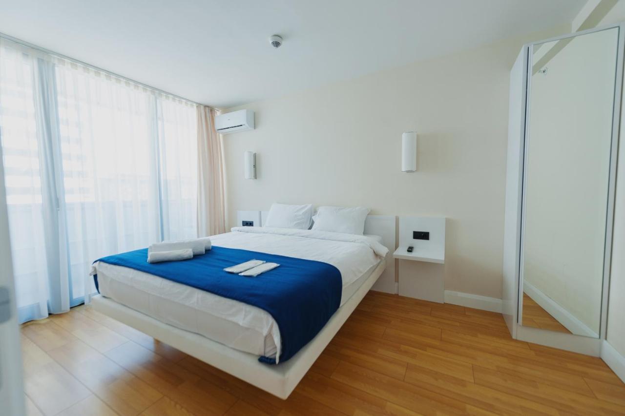 Orbi City Center Sea View Aparthotel Batoemi Buitenkant foto