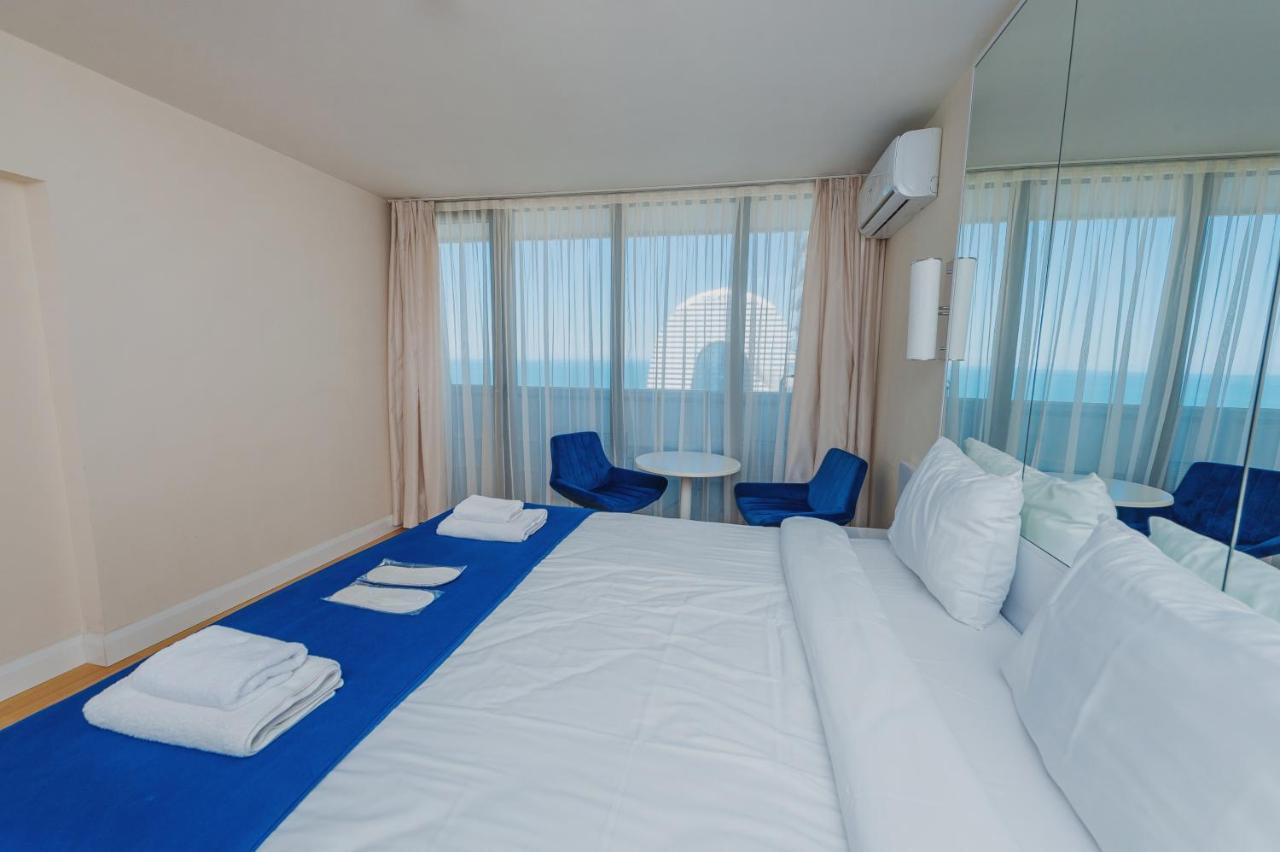 Orbi City Center Sea View Aparthotel Batoemi Buitenkant foto
