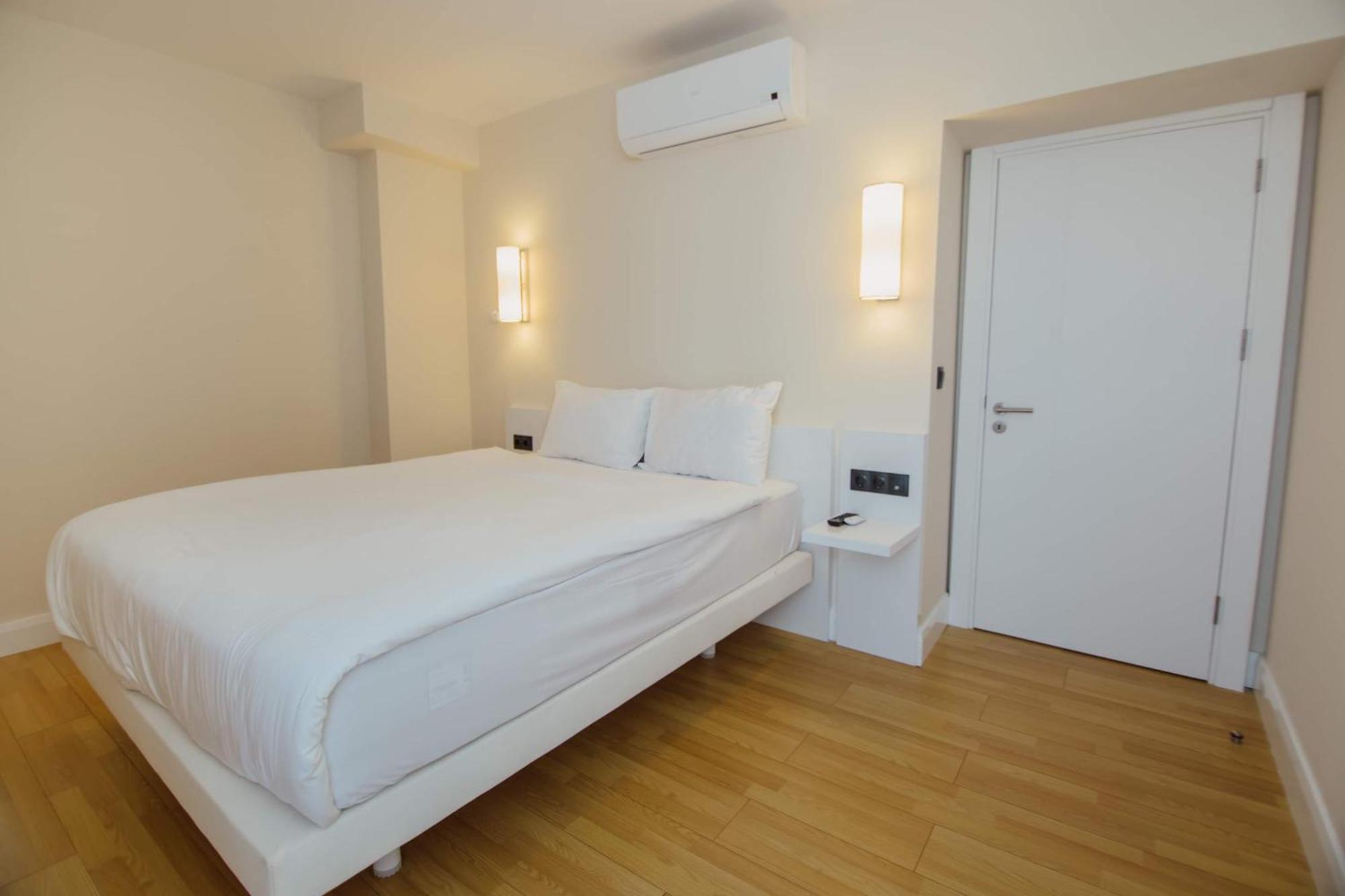 Orbi City Center Sea View Aparthotel Batoemi Buitenkant foto