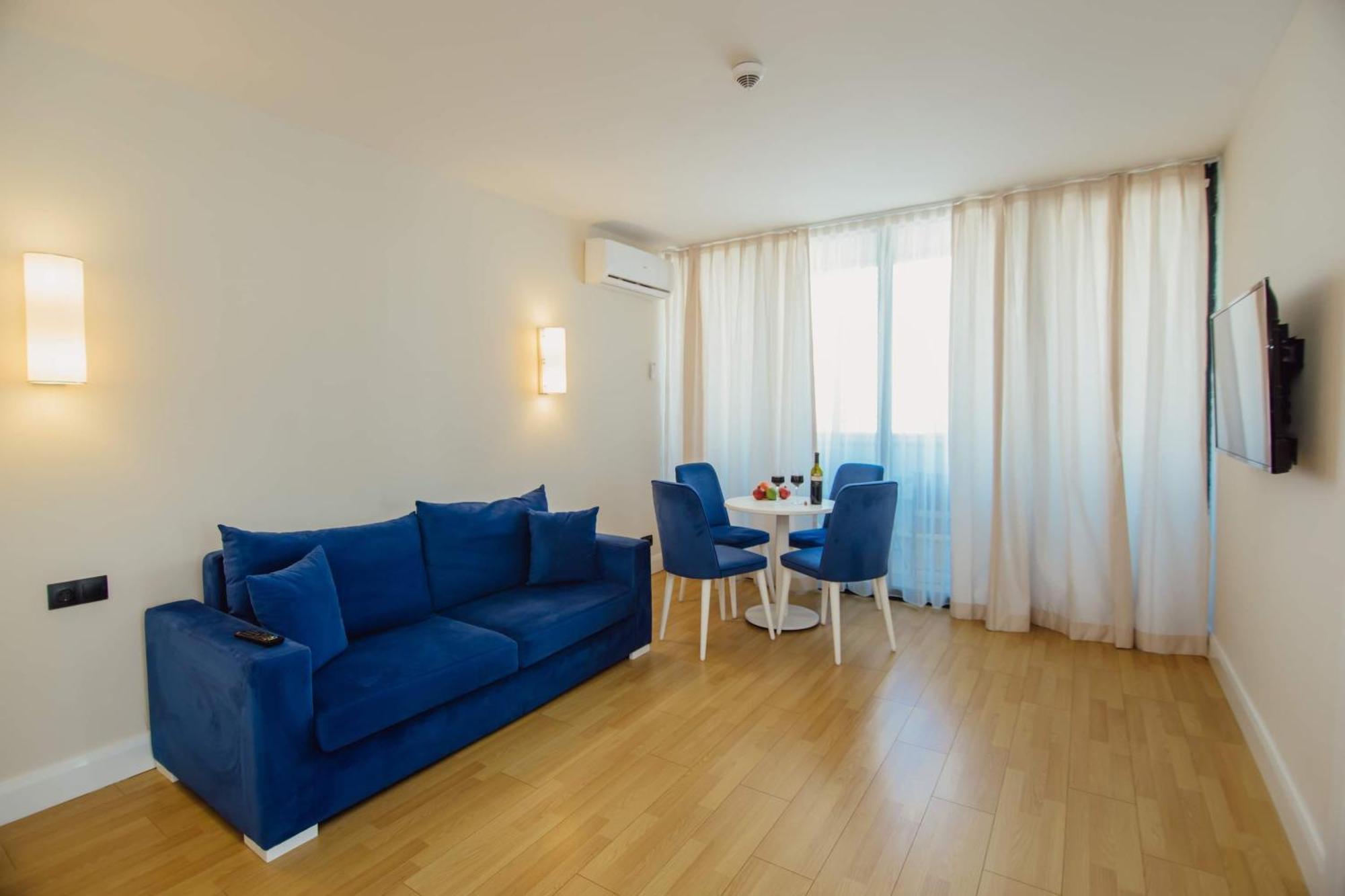 Orbi City Center Sea View Aparthotel Batoemi Buitenkant foto