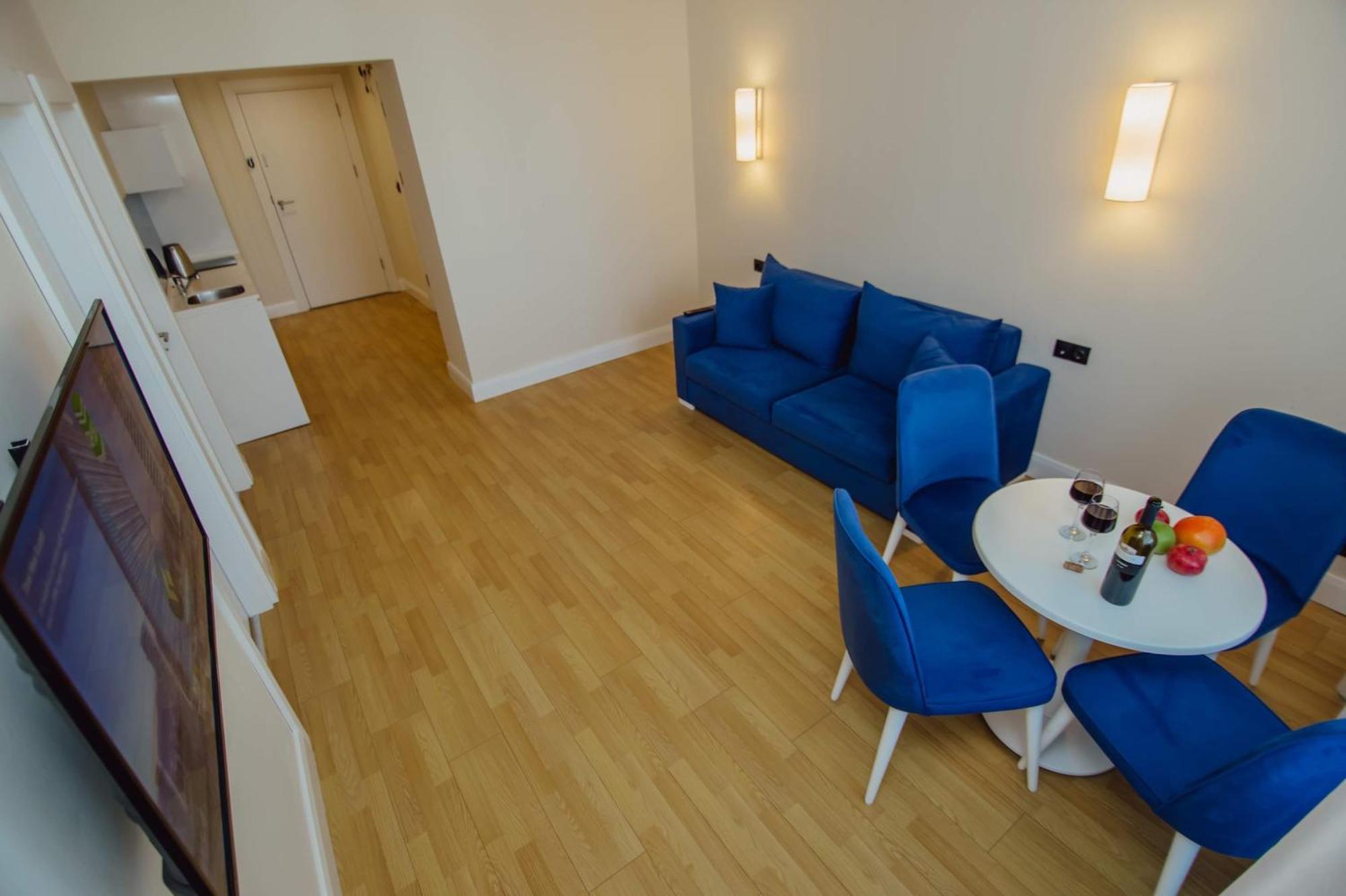 Orbi City Center Sea View Aparthotel Batoemi Buitenkant foto