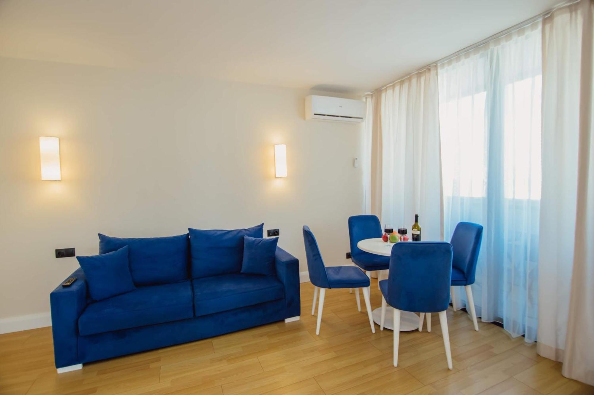 Orbi City Center Sea View Aparthotel Batoemi Buitenkant foto
