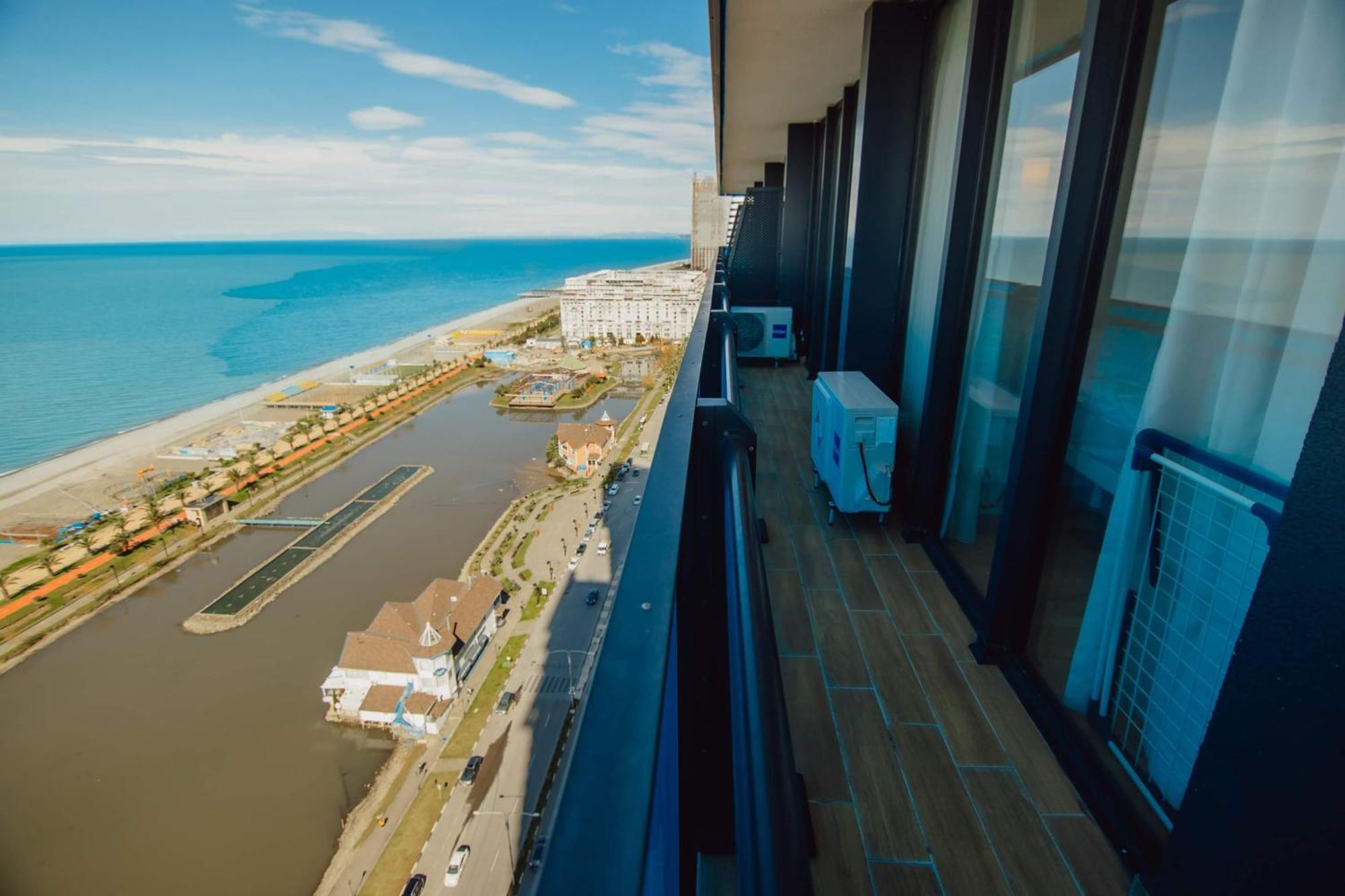 Orbi City Center Sea View Aparthotel Batoemi Buitenkant foto
