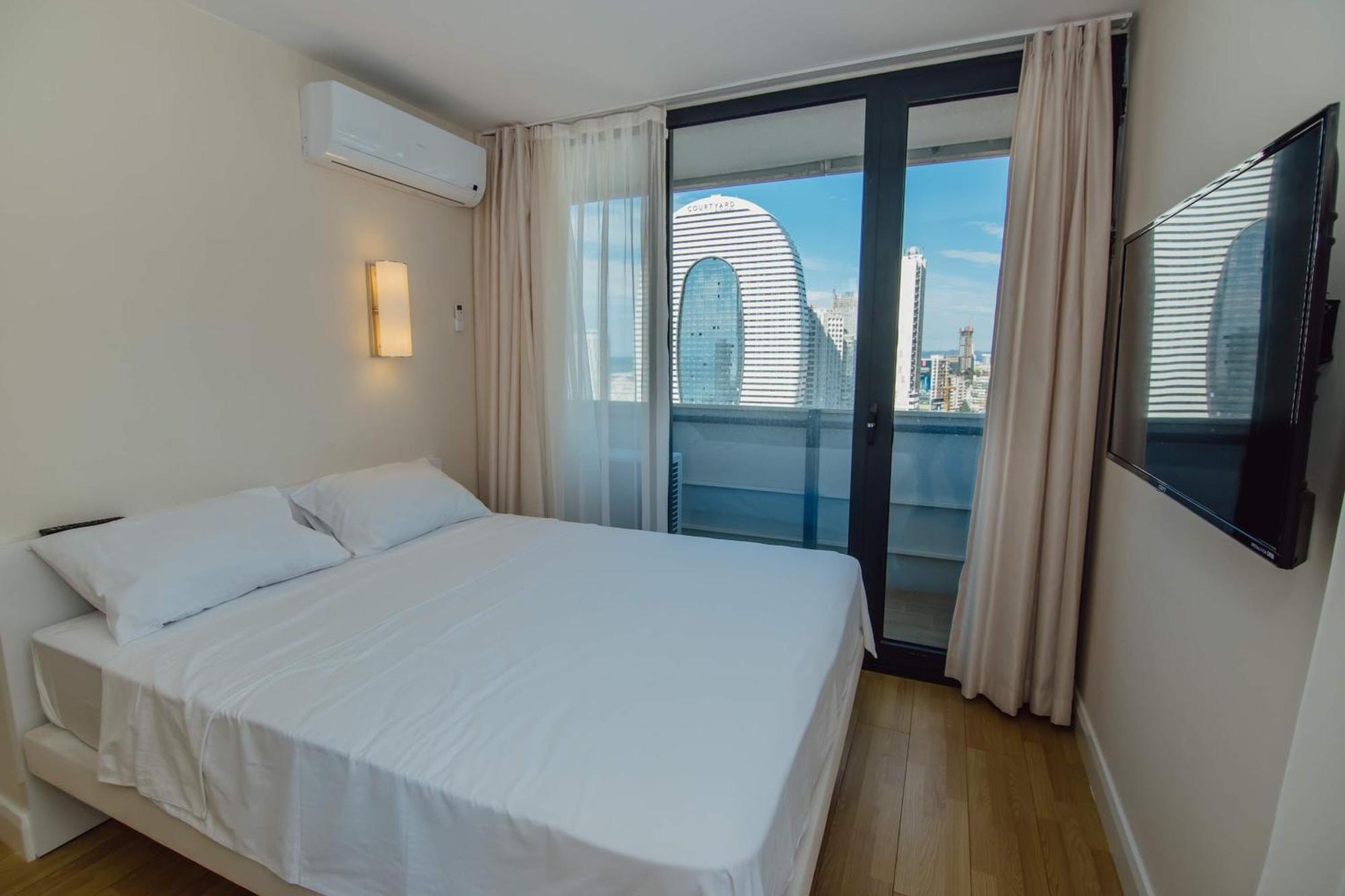 Orbi City Center Sea View Aparthotel Batoemi Buitenkant foto