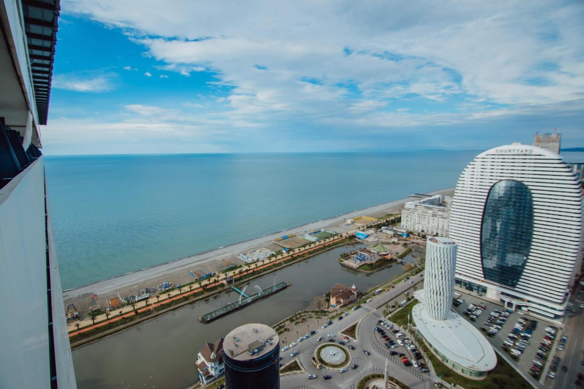 Orbi City Center Sea View Aparthotel Batoemi Buitenkant foto